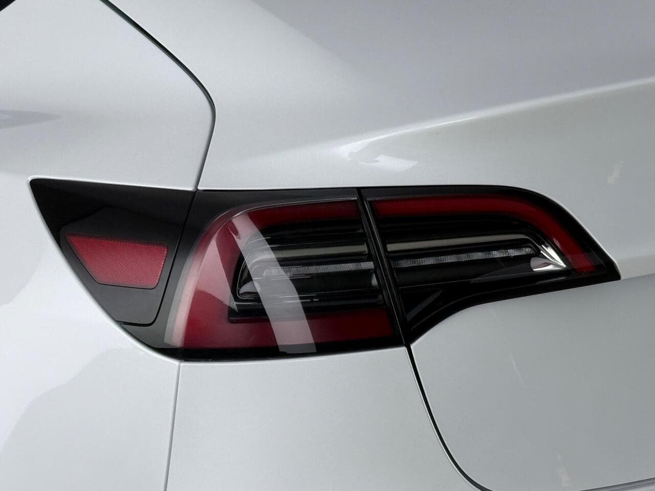 Tesla Model 3 thumbnail Lights Rear