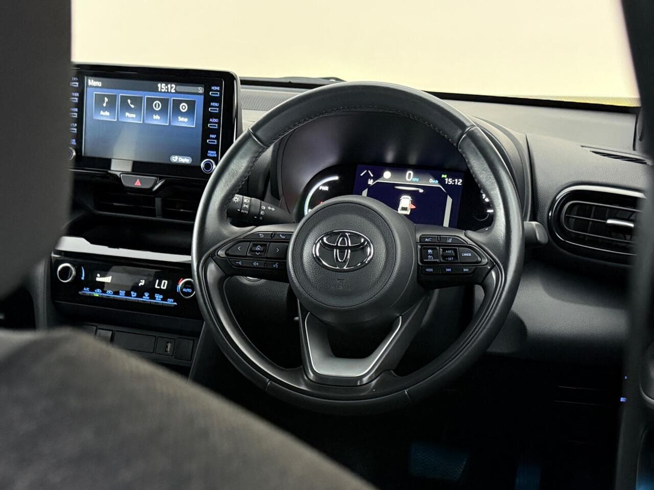Toyota Yaris Cross thumbnail Steering Wheel