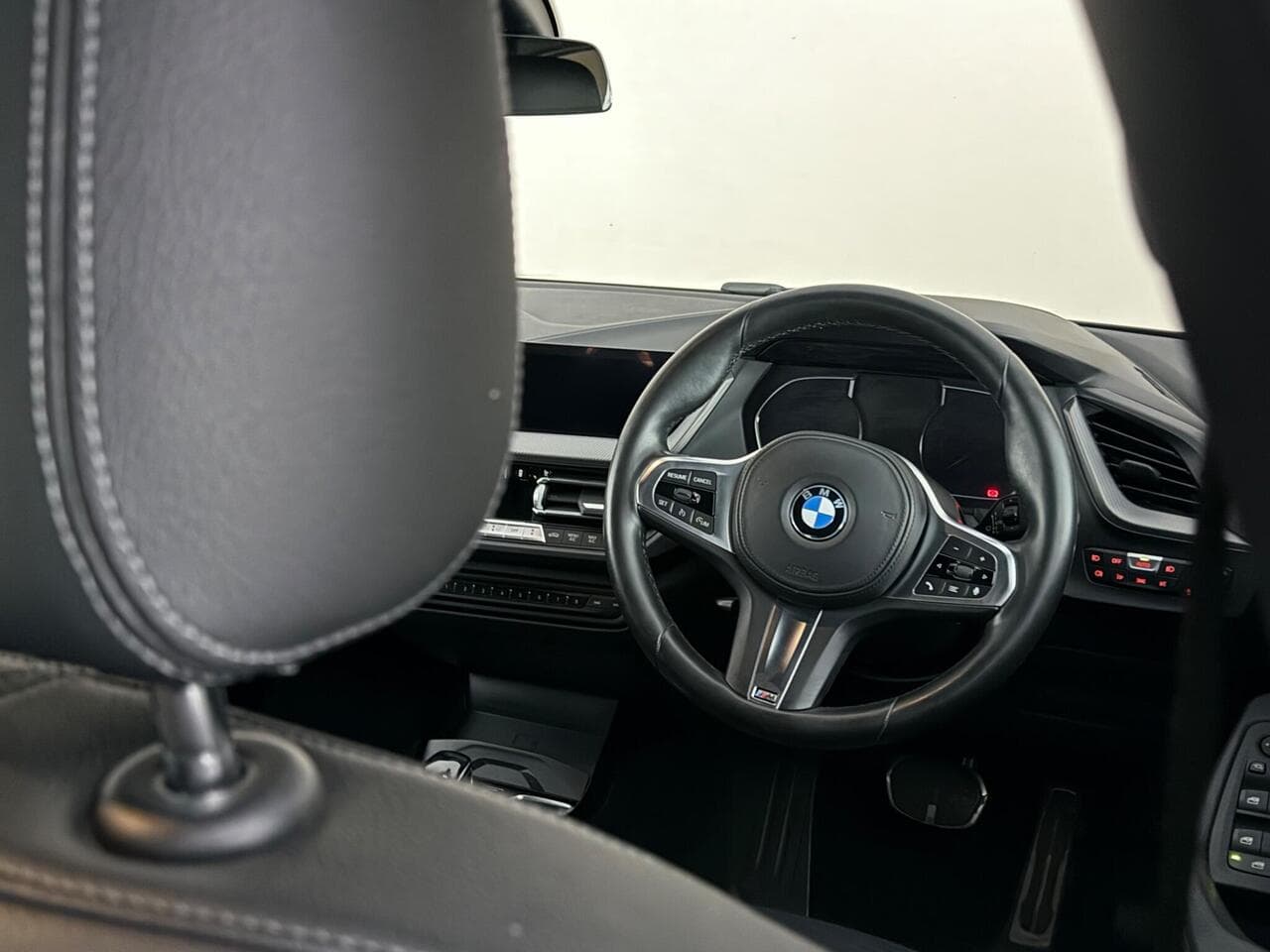 BMW 1 Series thumbnail Interior Front