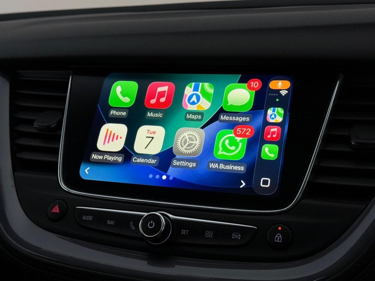 Vauxhall Grandland X thumbnail Infotainment System