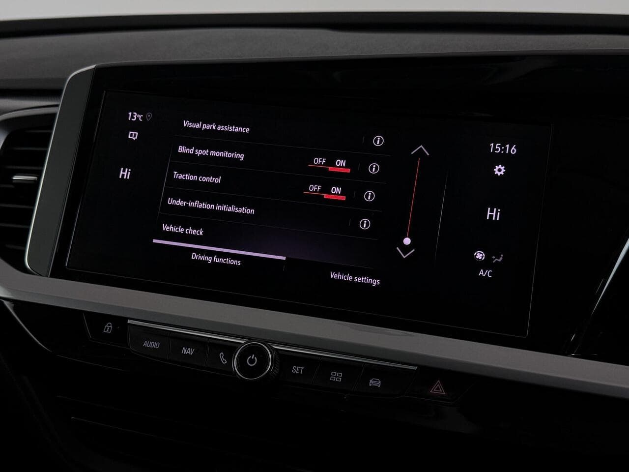 Vauxhall Grandland thumbnail Infotainment System