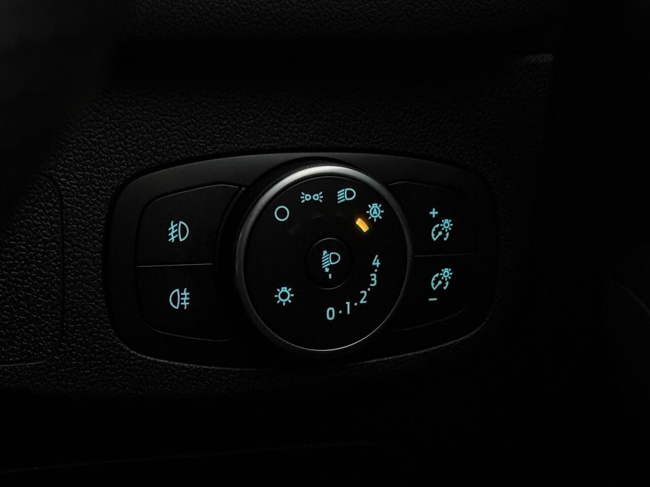 Ford Focus thumbnail Misc Controls