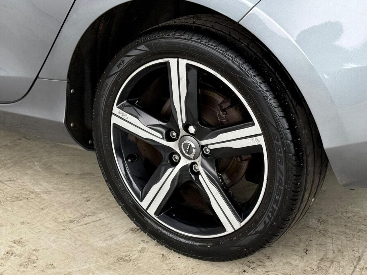 Volvo V40 thumbnail Wheel