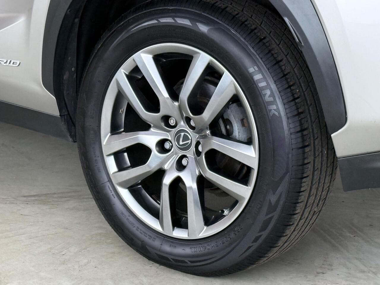 Lexus NX thumbnail Wheel