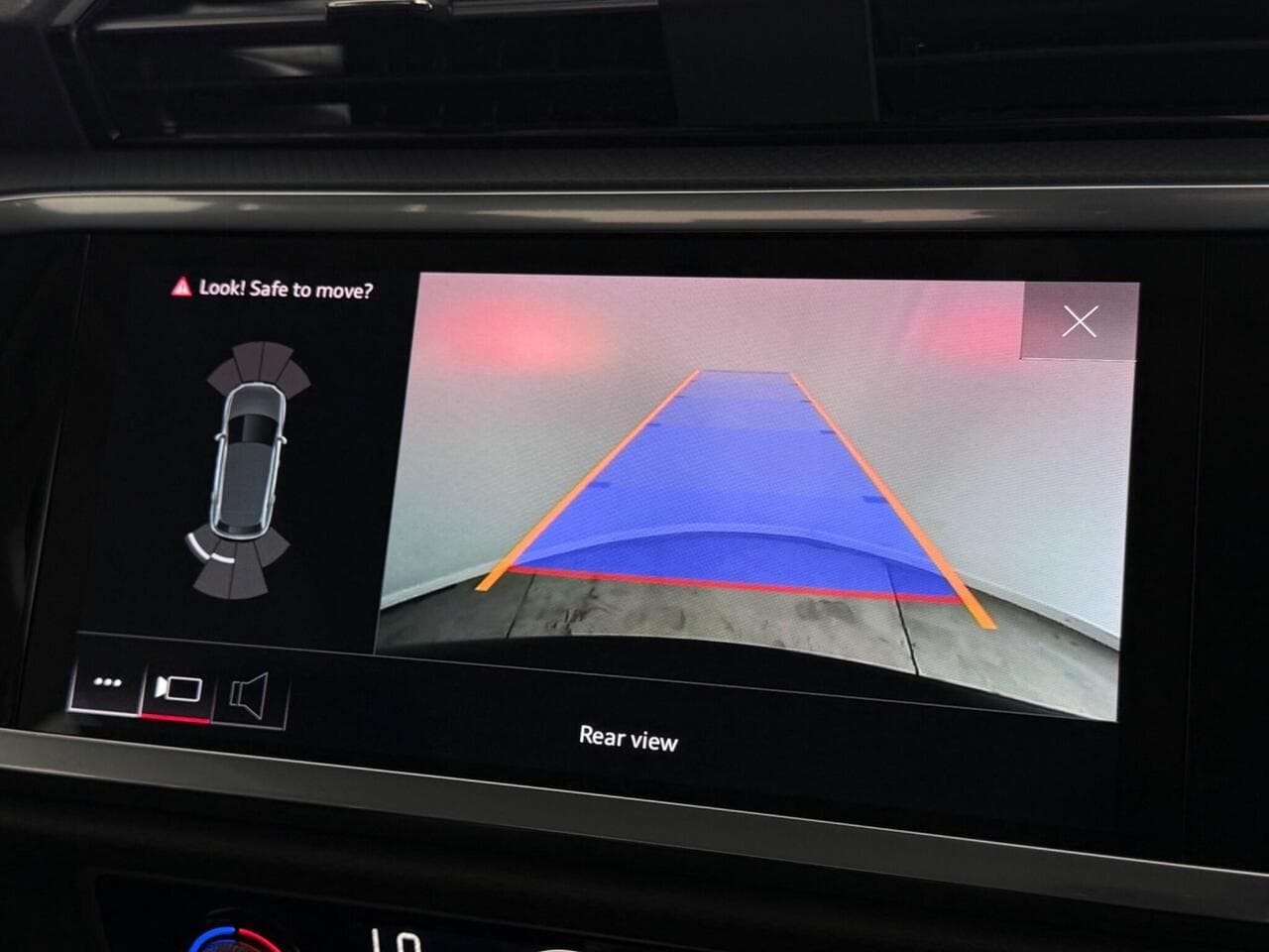 Audi Q3 thumbnail Infotainment System