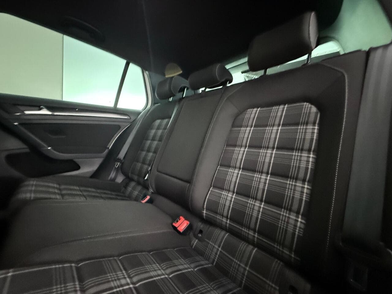 Volkswagen Golf thumbnail Seats Rear