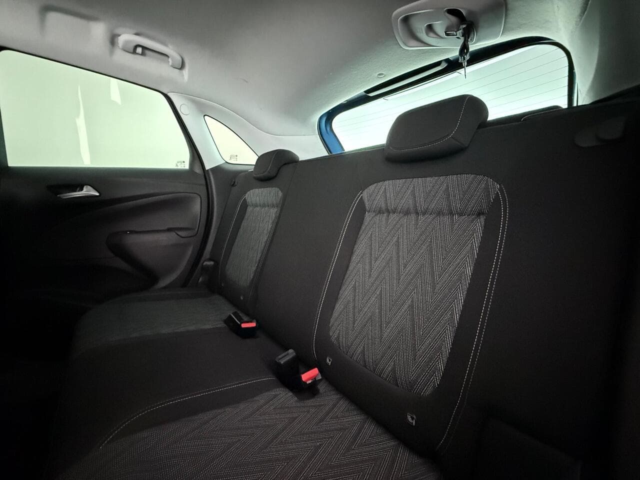 Vauxhall Crossland X thumbnail Seats Rear