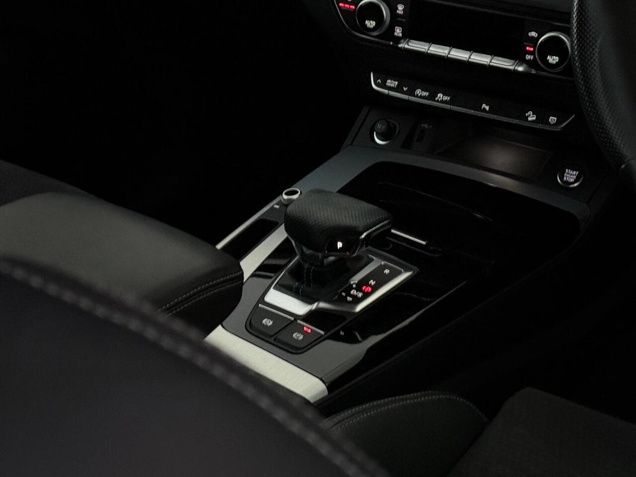 Audi Q5 thumbnail Misc Controls