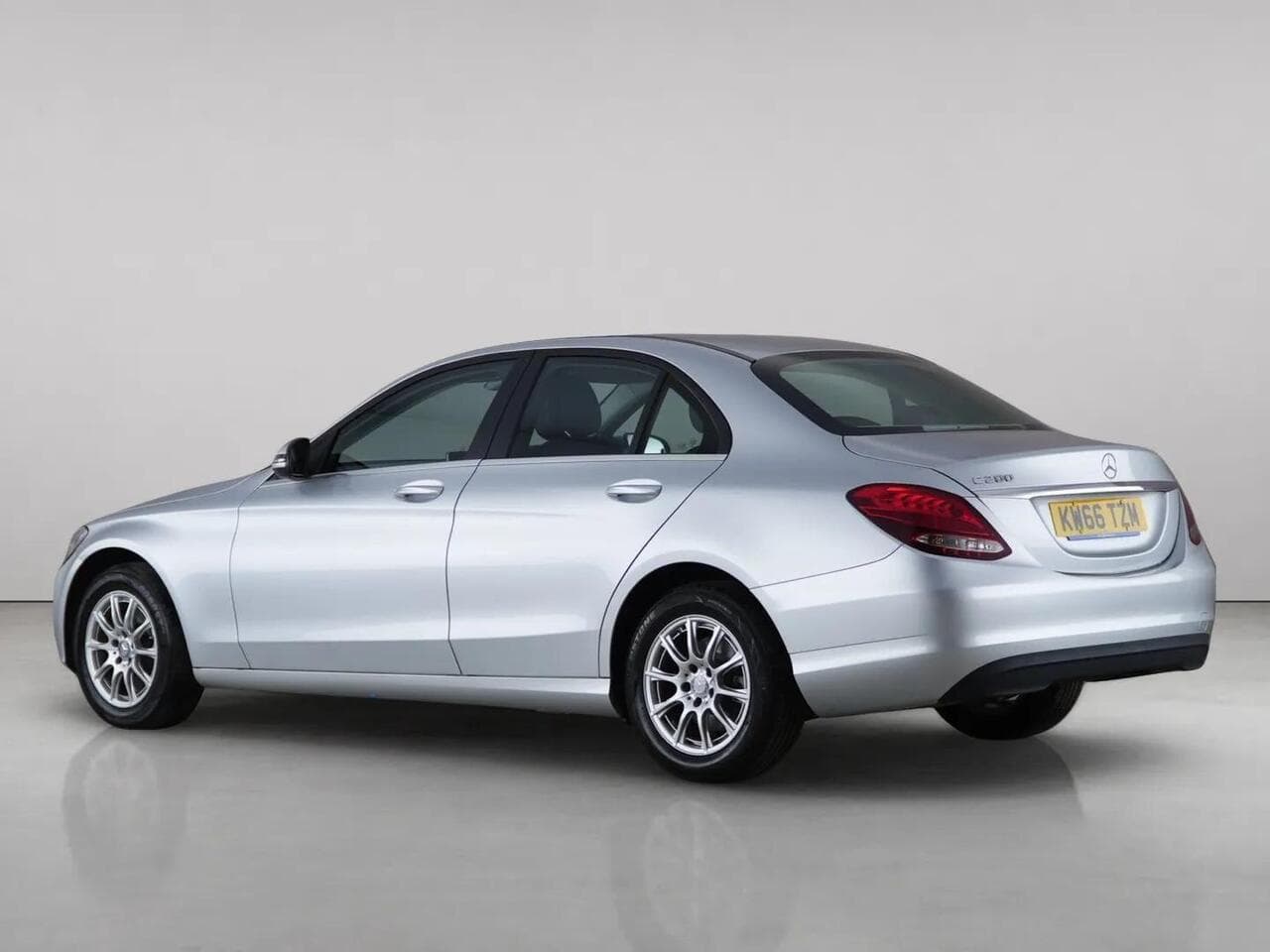 Mercedes-Benz C Class thumbnail Rear Left