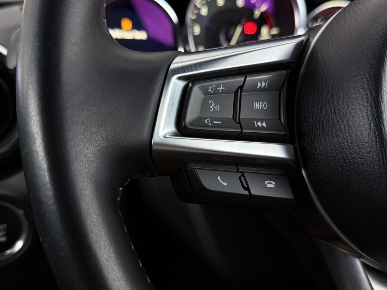 Mazda MX-5 thumbnail Misc Controls