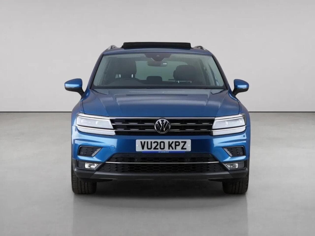 Volkswagen Tiguan thumbnail Front