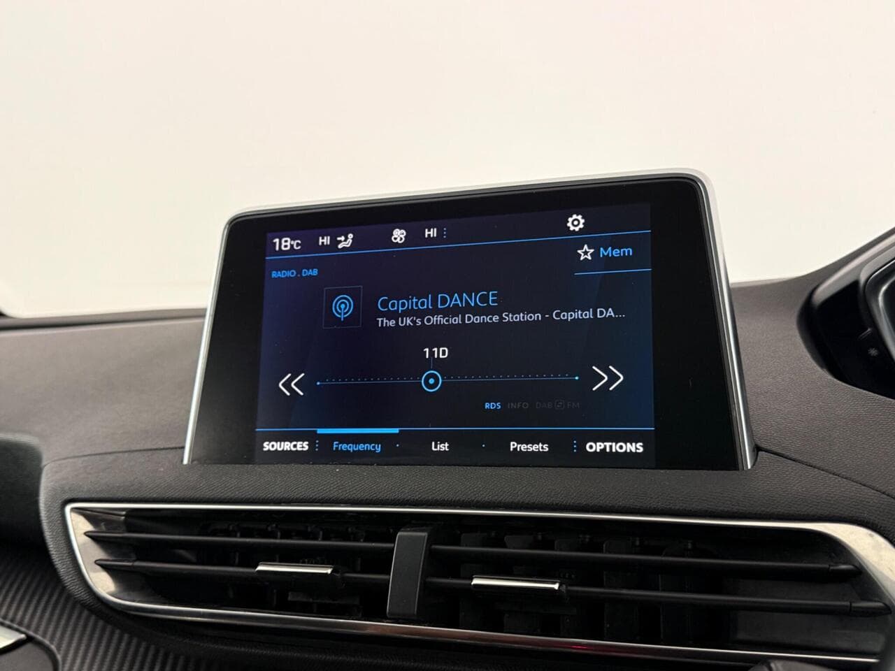 Peugeot 5008 thumbnail Infotainment System