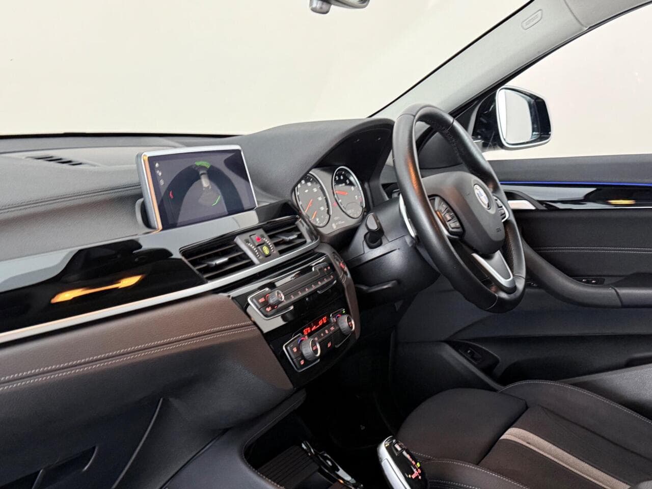 BMW X2 thumbnail Interior Front