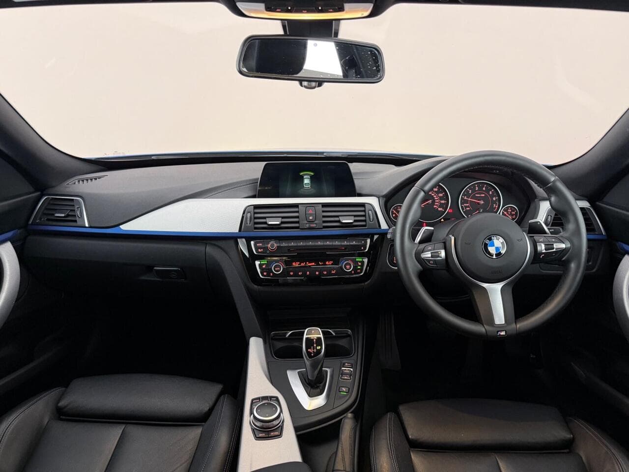 BMW 3 Series Gran Turismo thumbnail Interior Front