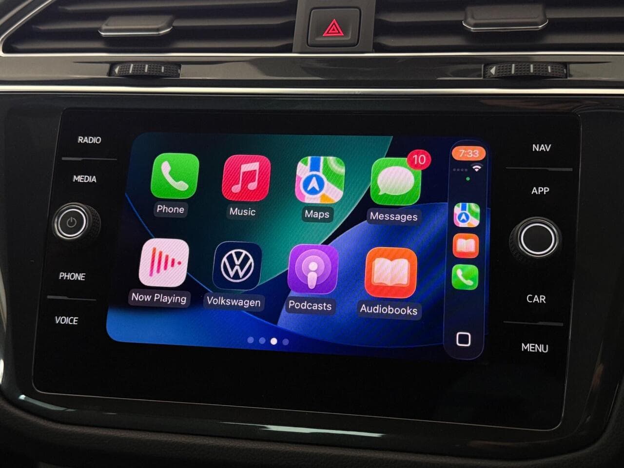 Volkswagen Tiguan thumbnail Infotainment System
