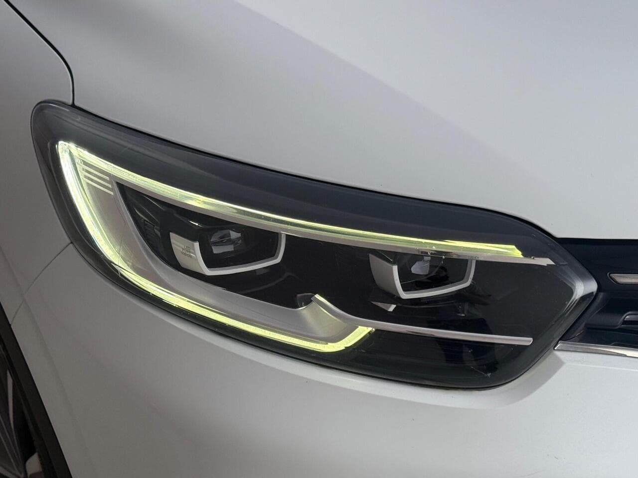 Renault Kadjar thumbnail Lights Front