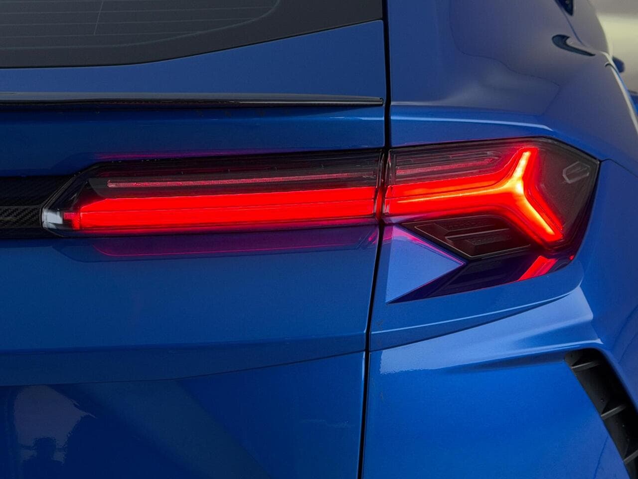 Lamborghini Urus thumbnail Lights Rear