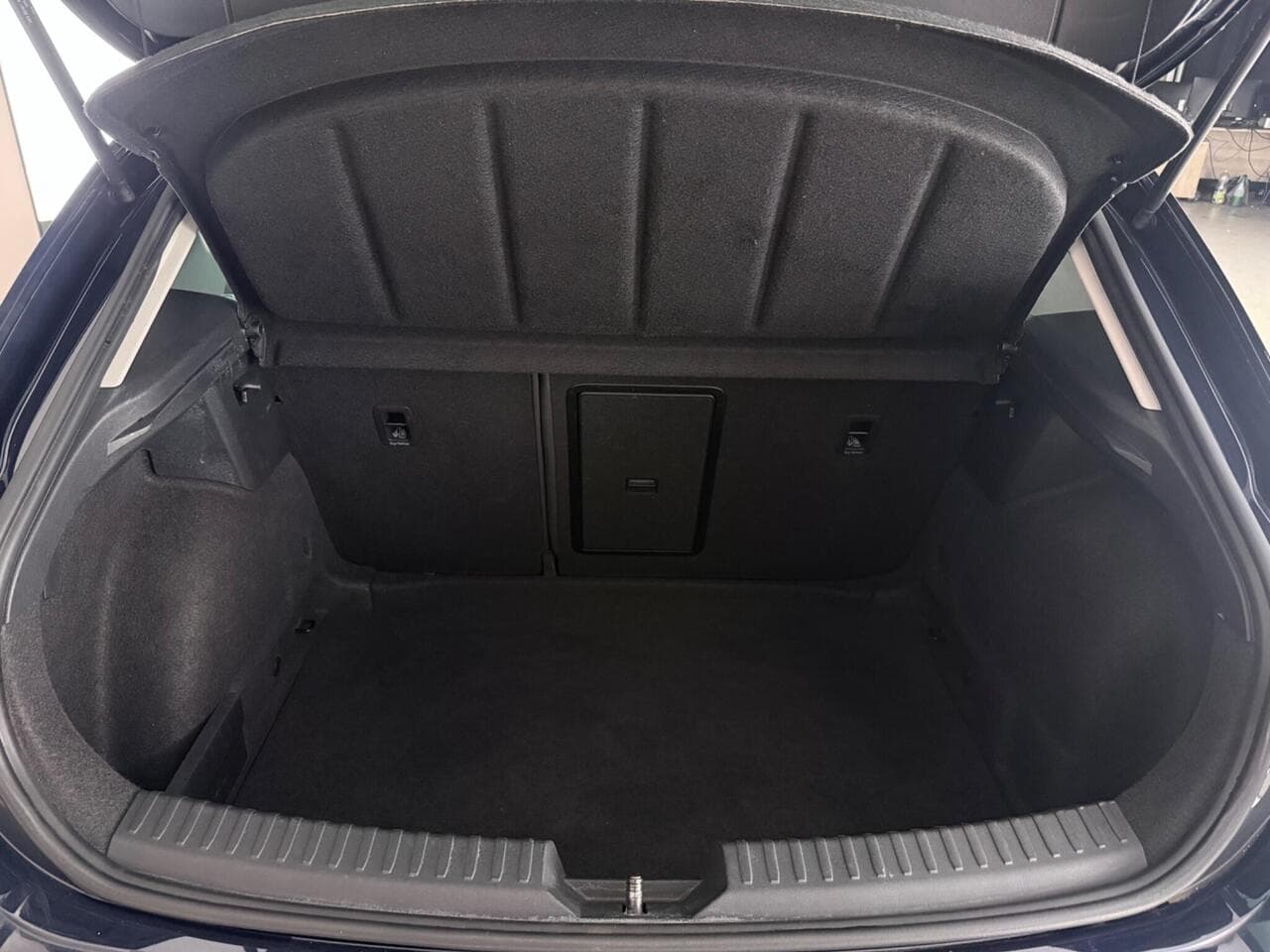 SEAT Leon thumbnail Boot