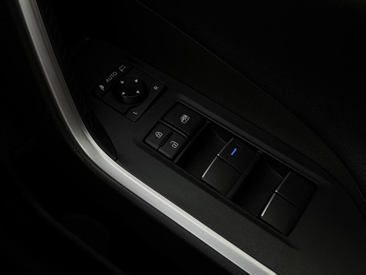 Toyota RAV4 thumbnail Misc Controls