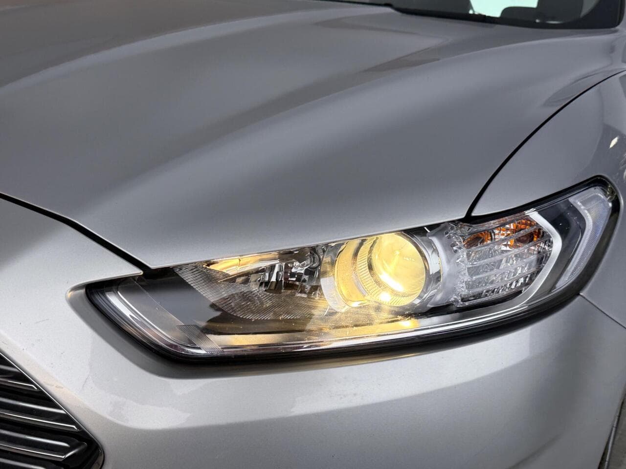 Ford Mondeo thumbnail Lights Front