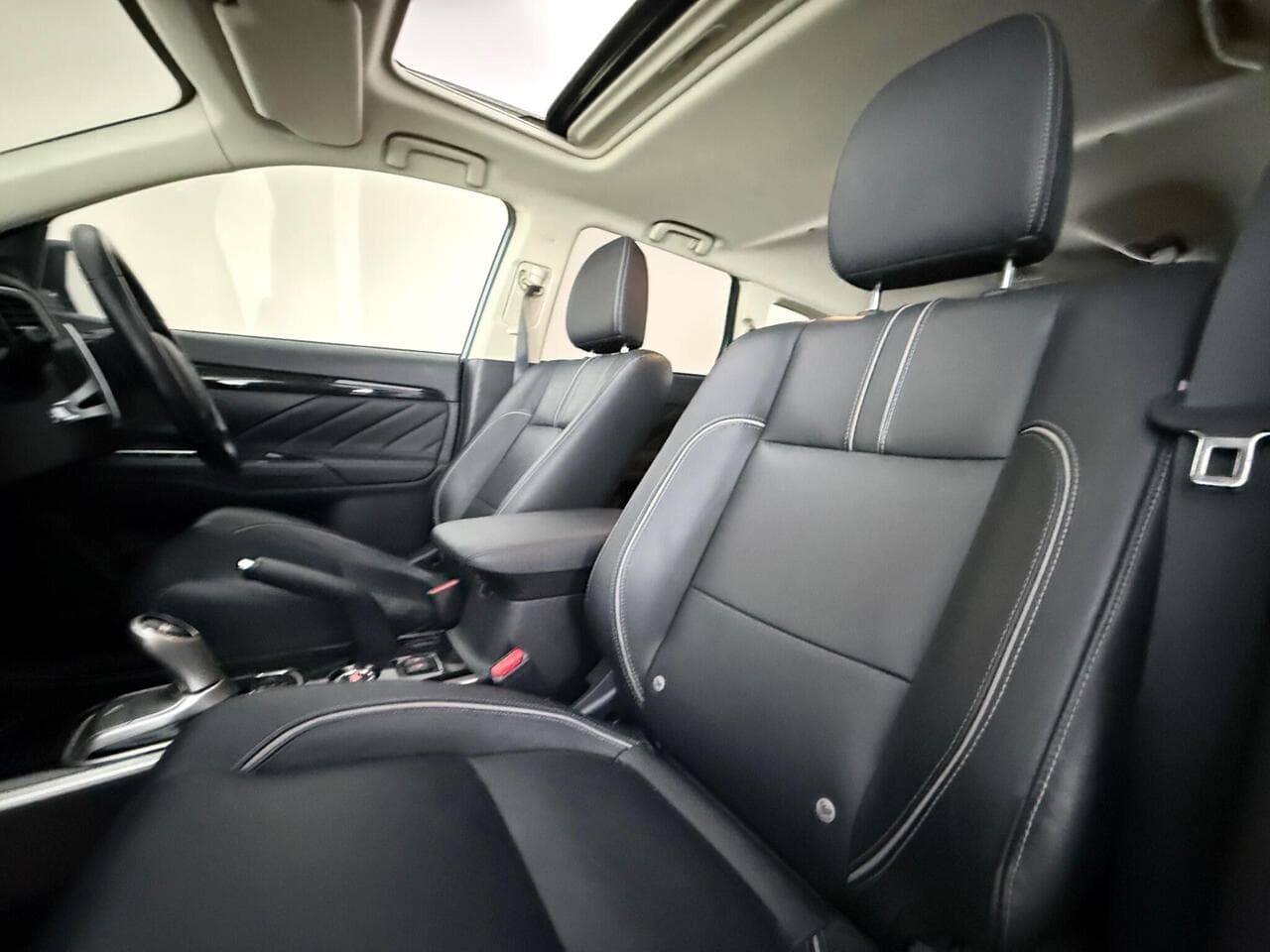 Mitsubishi Outlander thumbnail Seat Front Passenger