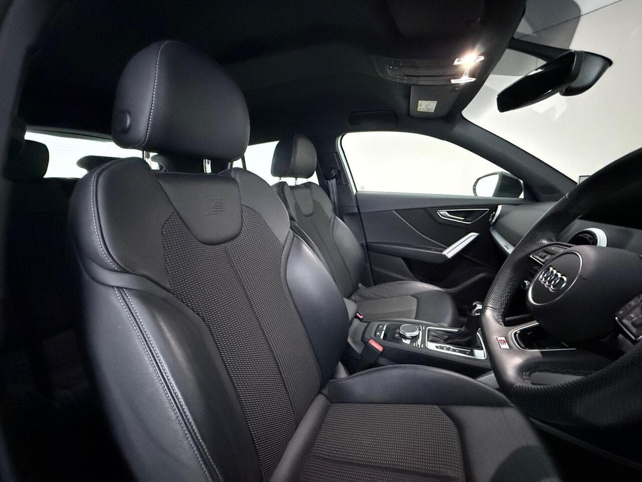 Audi Q2 thumbnail Seat Driver