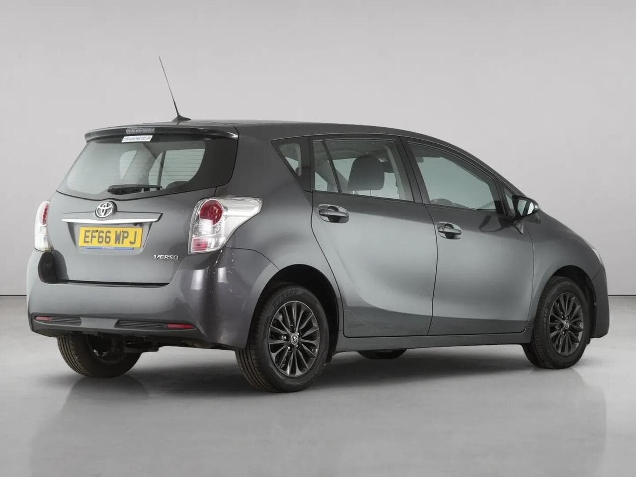 Toyota Verso thumbnail Rear Right