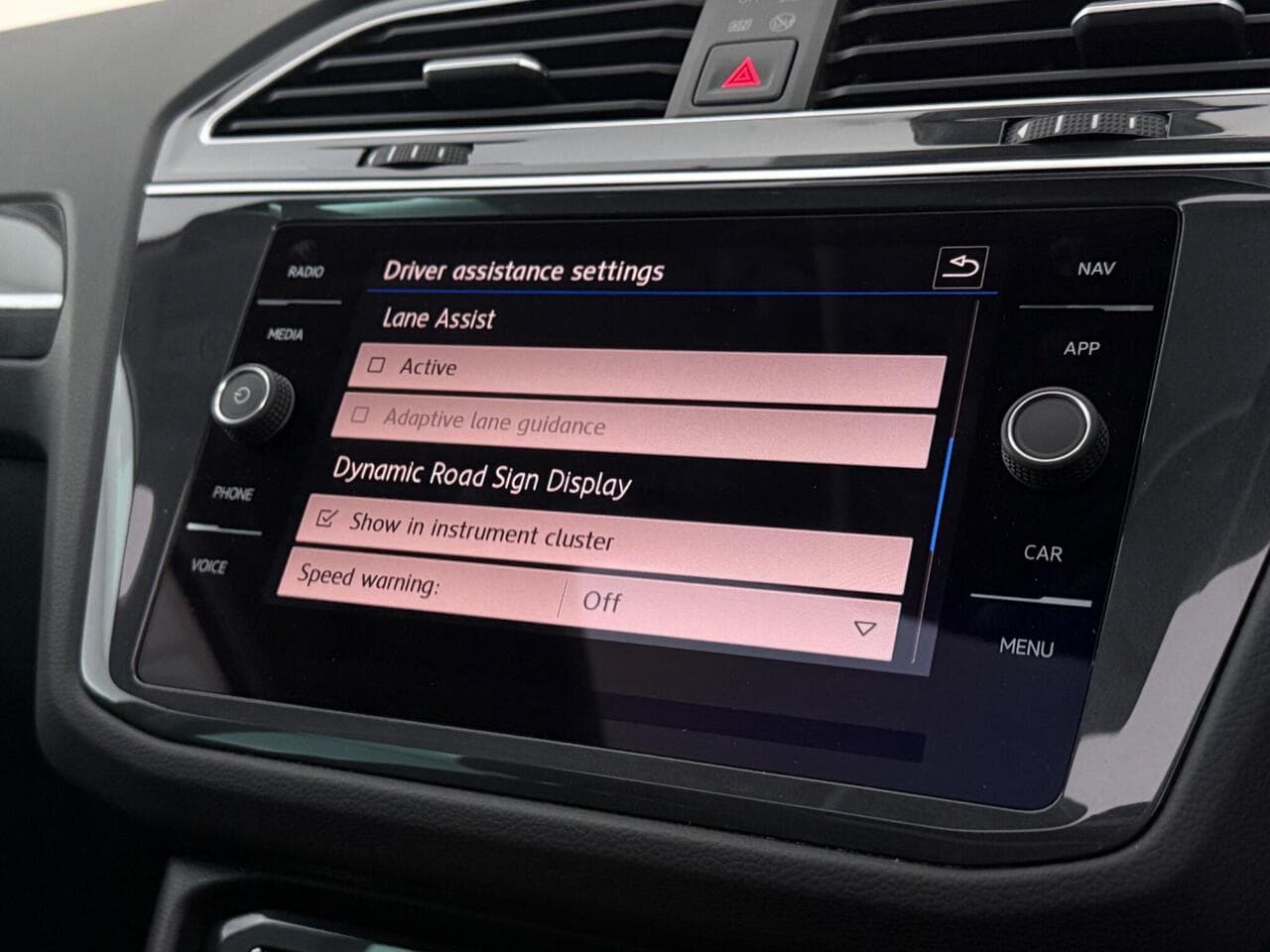 Volkswagen Tiguan thumbnail Infotainment System