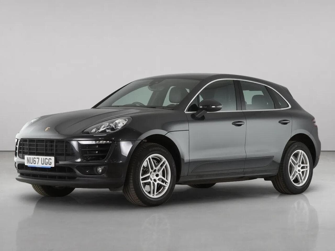 Porsche Macan thumbnail Front Left