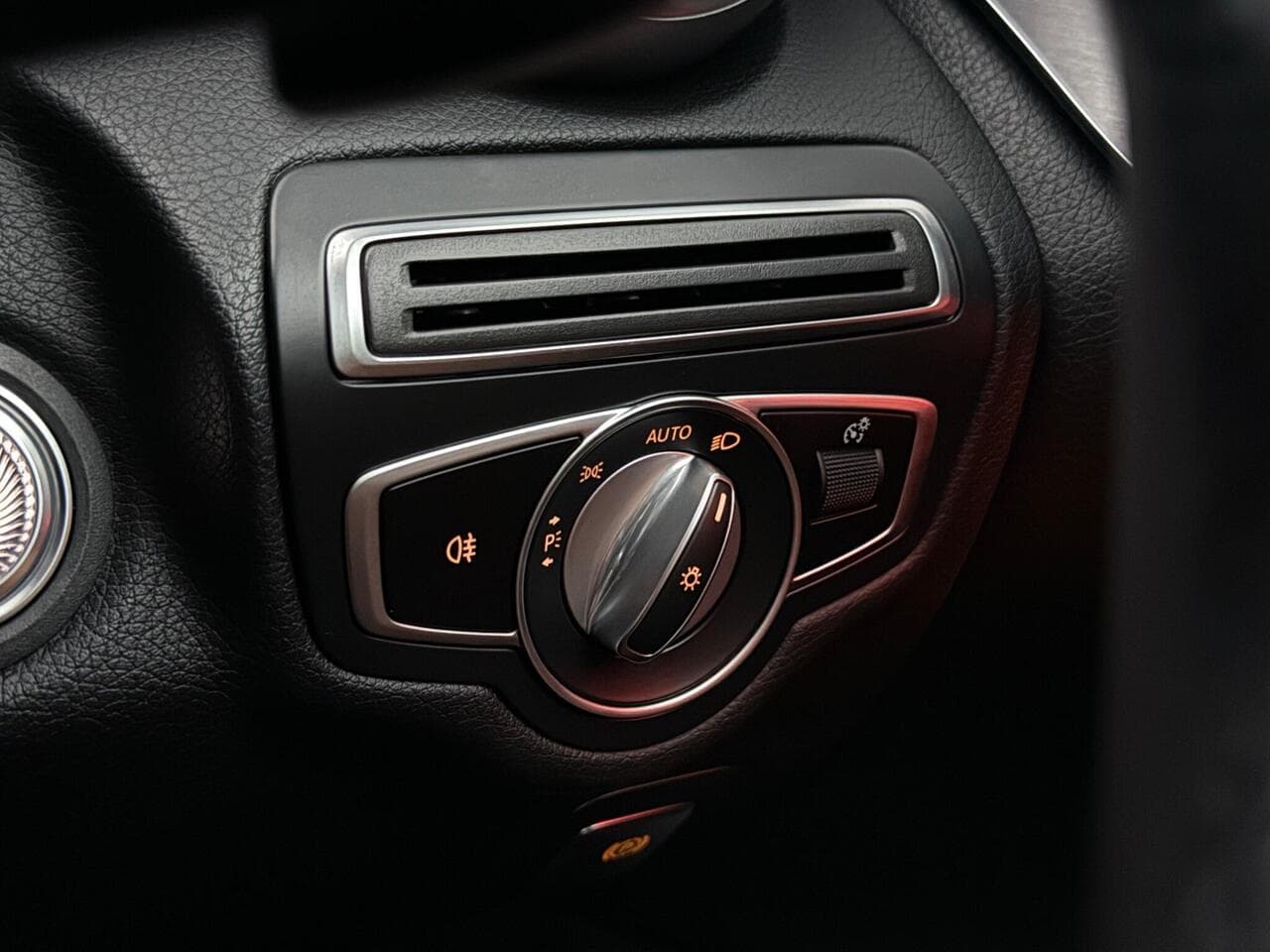 Mercedes-Benz C Class thumbnail Misc Controls