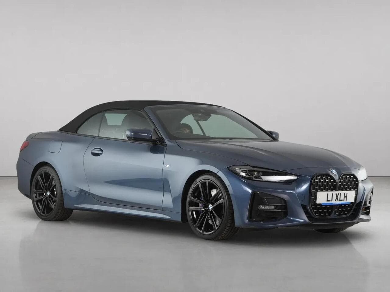 BMW 4 Series thumbnail Front Right
