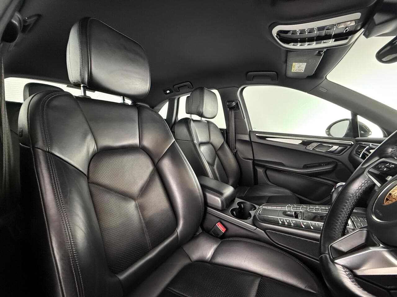 Porsche Macan thumbnail Seat Driver