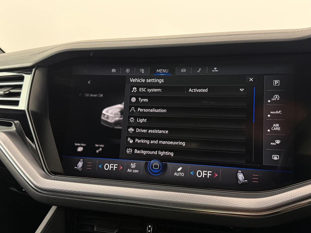 Volkswagen Touareg thumbnail Infotainment System