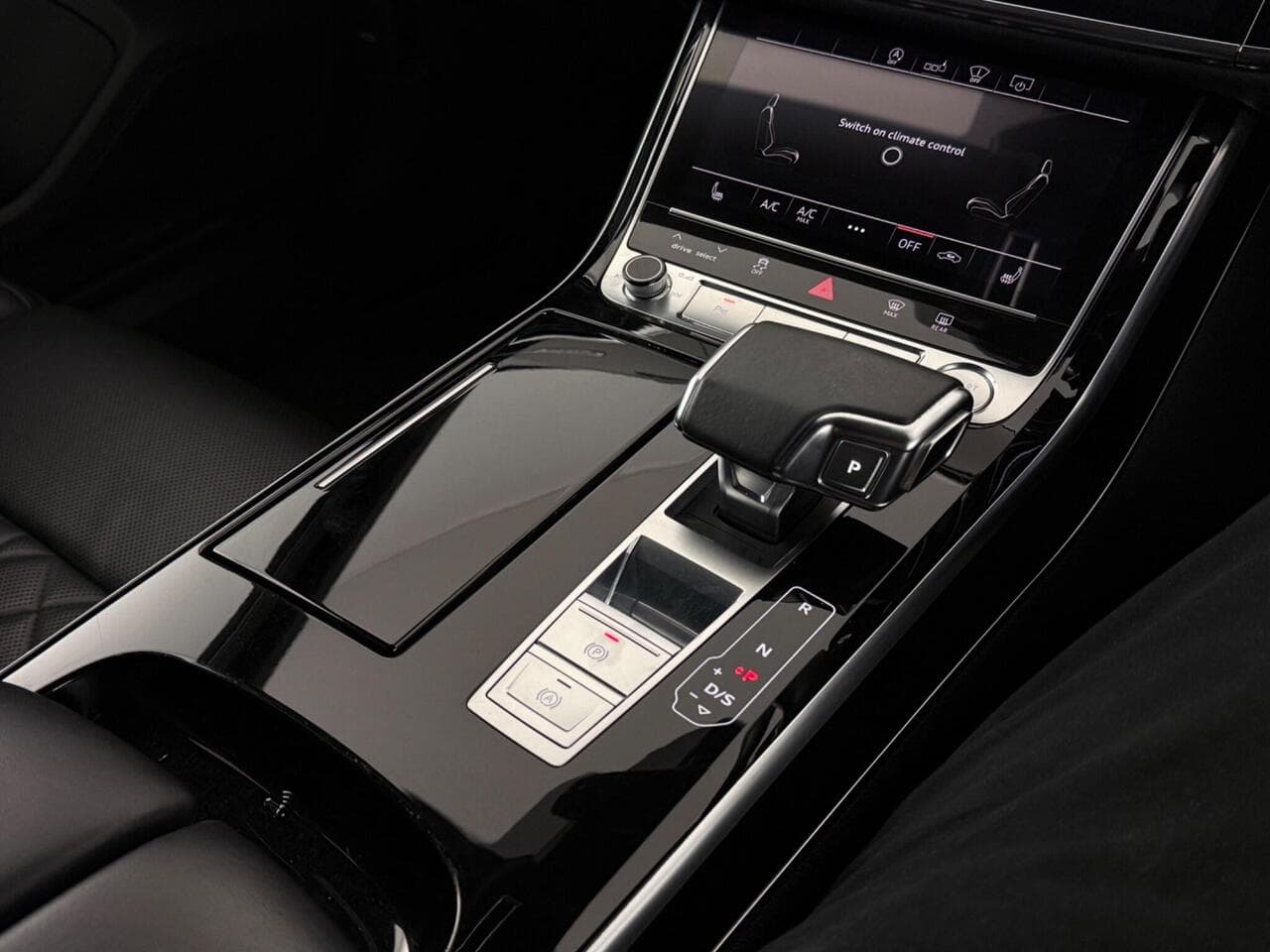 Audi A8 thumbnail Interior Front