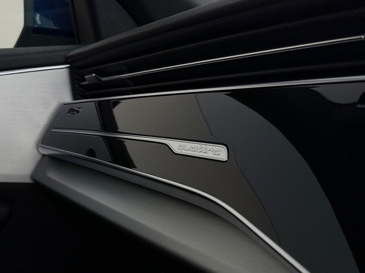 Audi Q8 thumbnail Roof