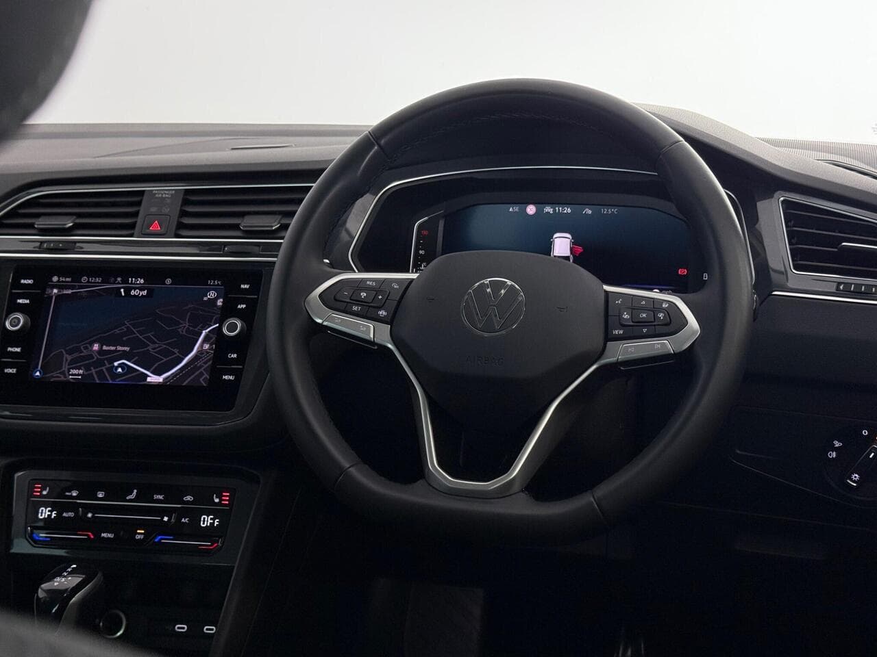 Volkswagen Tiguan thumbnail Steering Wheel
