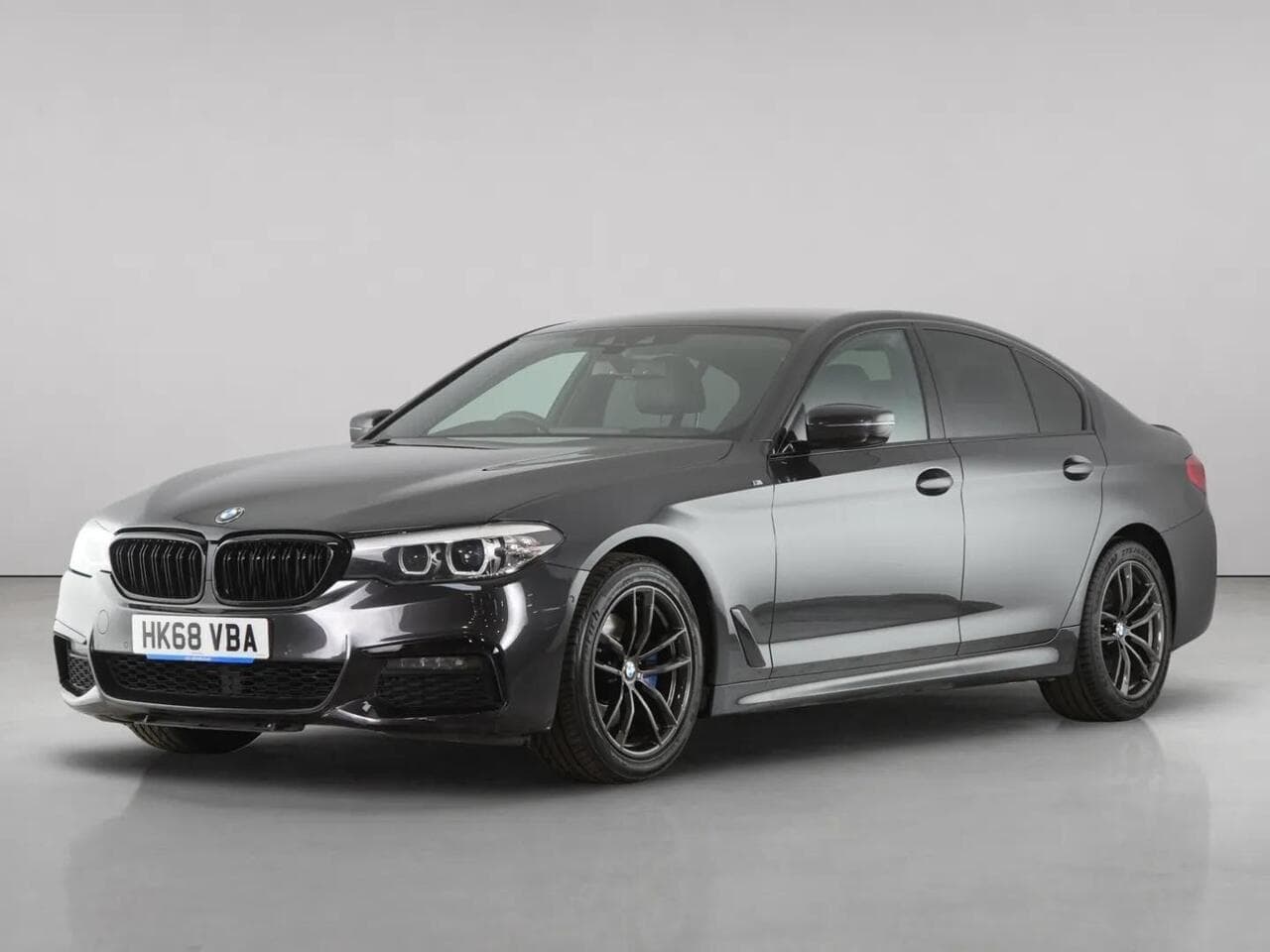 BMW 5 Series thumbnail Front Left