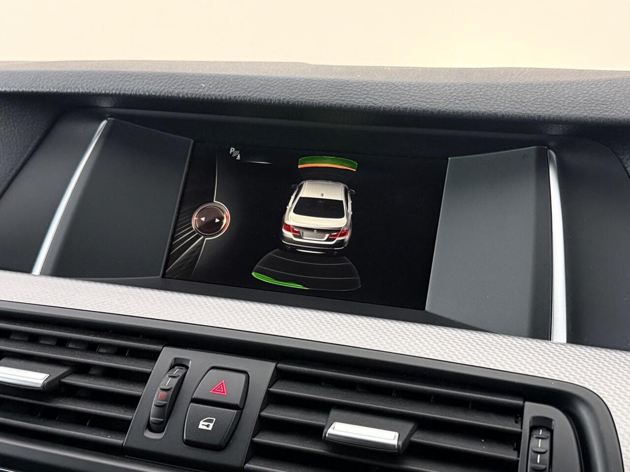 BMW 5 Series thumbnail Infotainment System