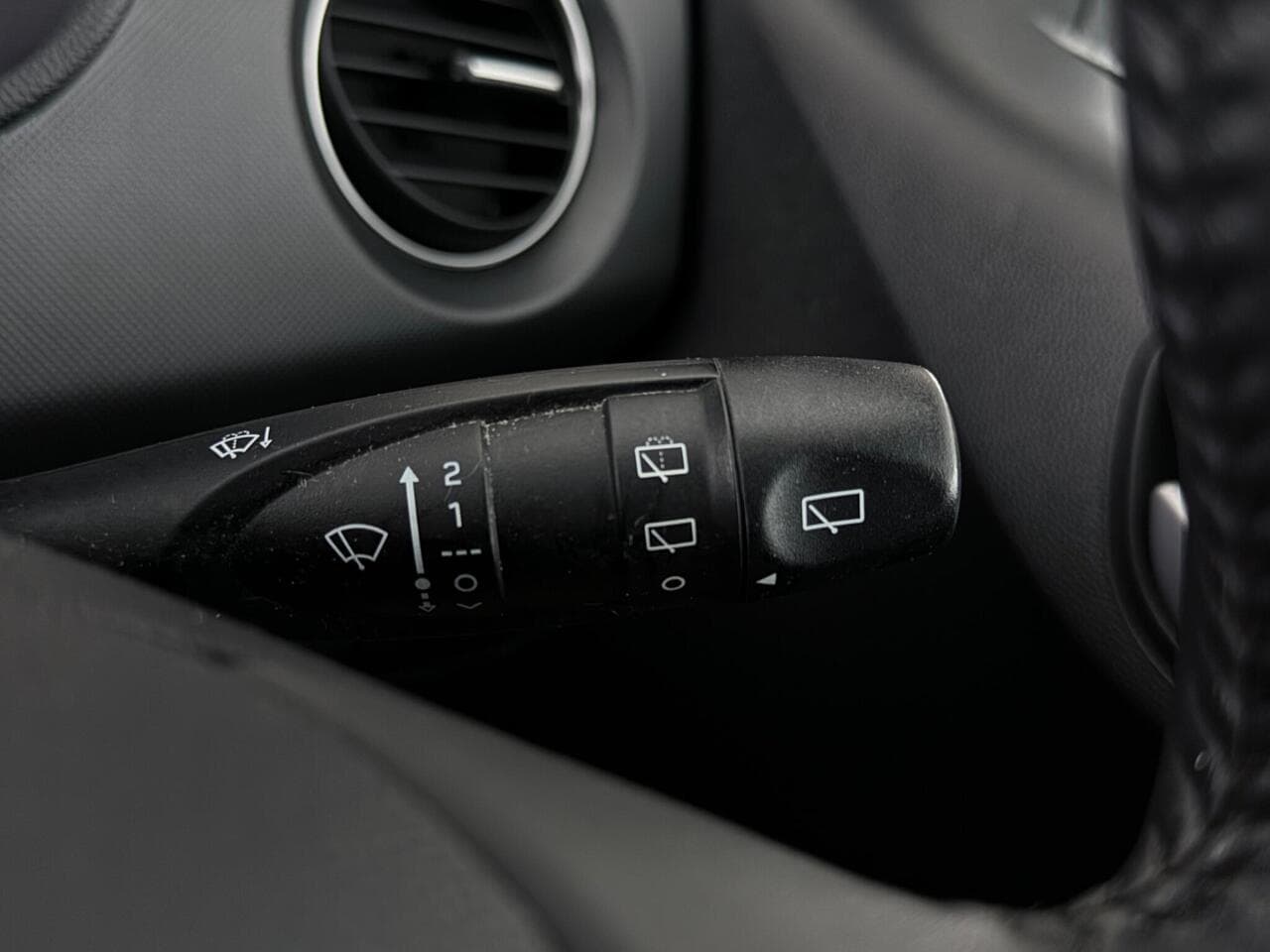 Hyundai i10 thumbnail Misc Controls