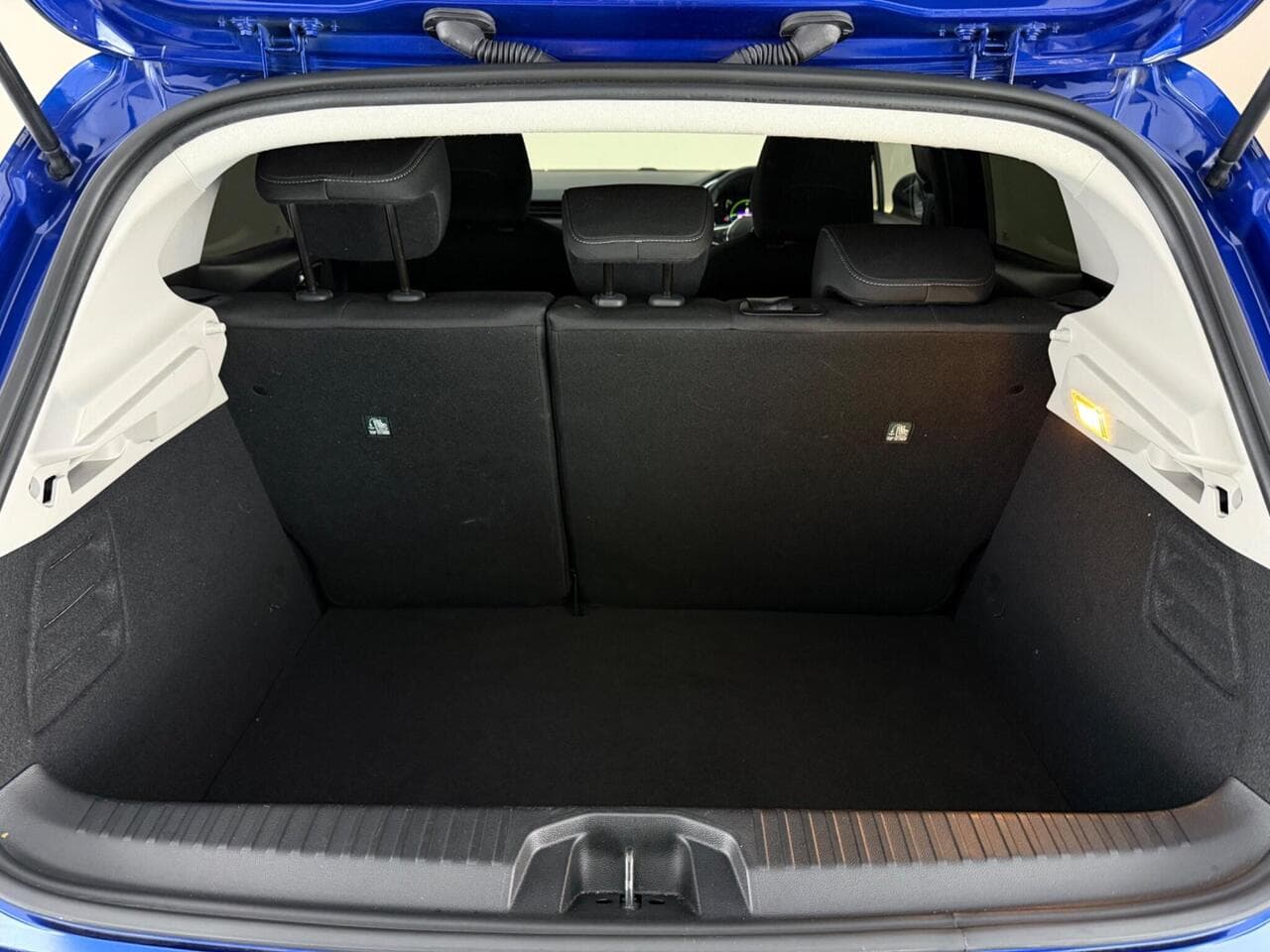 Renault Clio thumbnail Boot