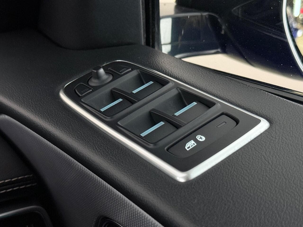 Jaguar F-PACE thumbnail Misc Controls