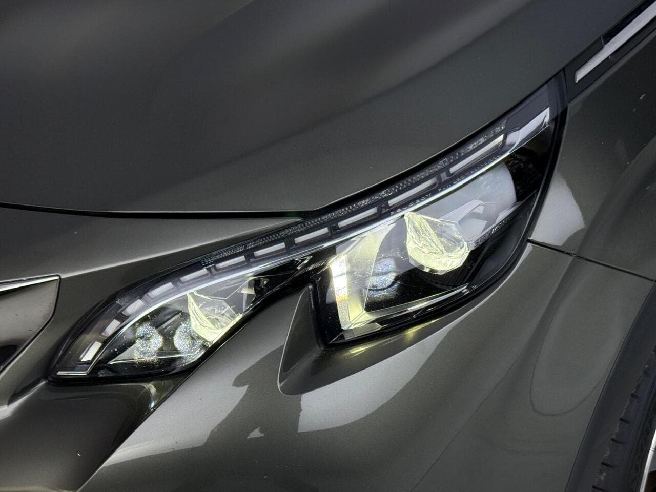 Peugeot 3008 thumbnail Lights Front