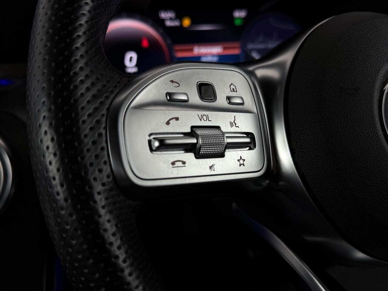 Mercedes-Benz GLC thumbnail Misc Controls