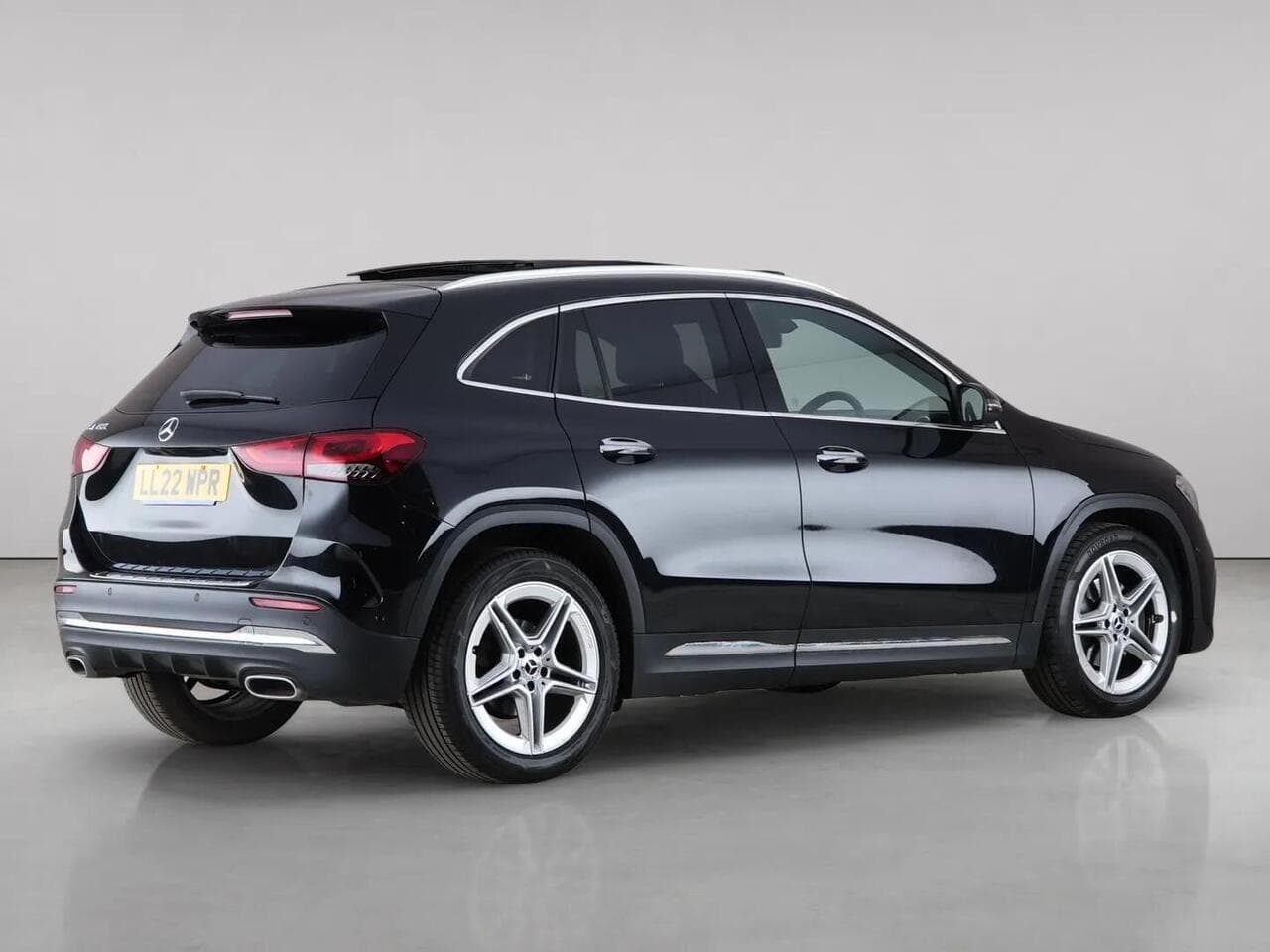 Mercedes-Benz GLA thumbnail Rear Right