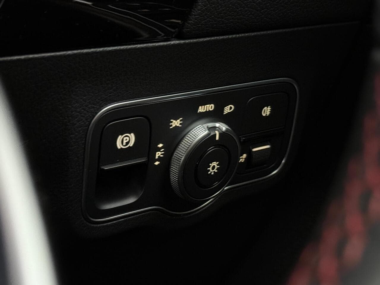 Mercedes-Benz B Class thumbnail Misc Controls
