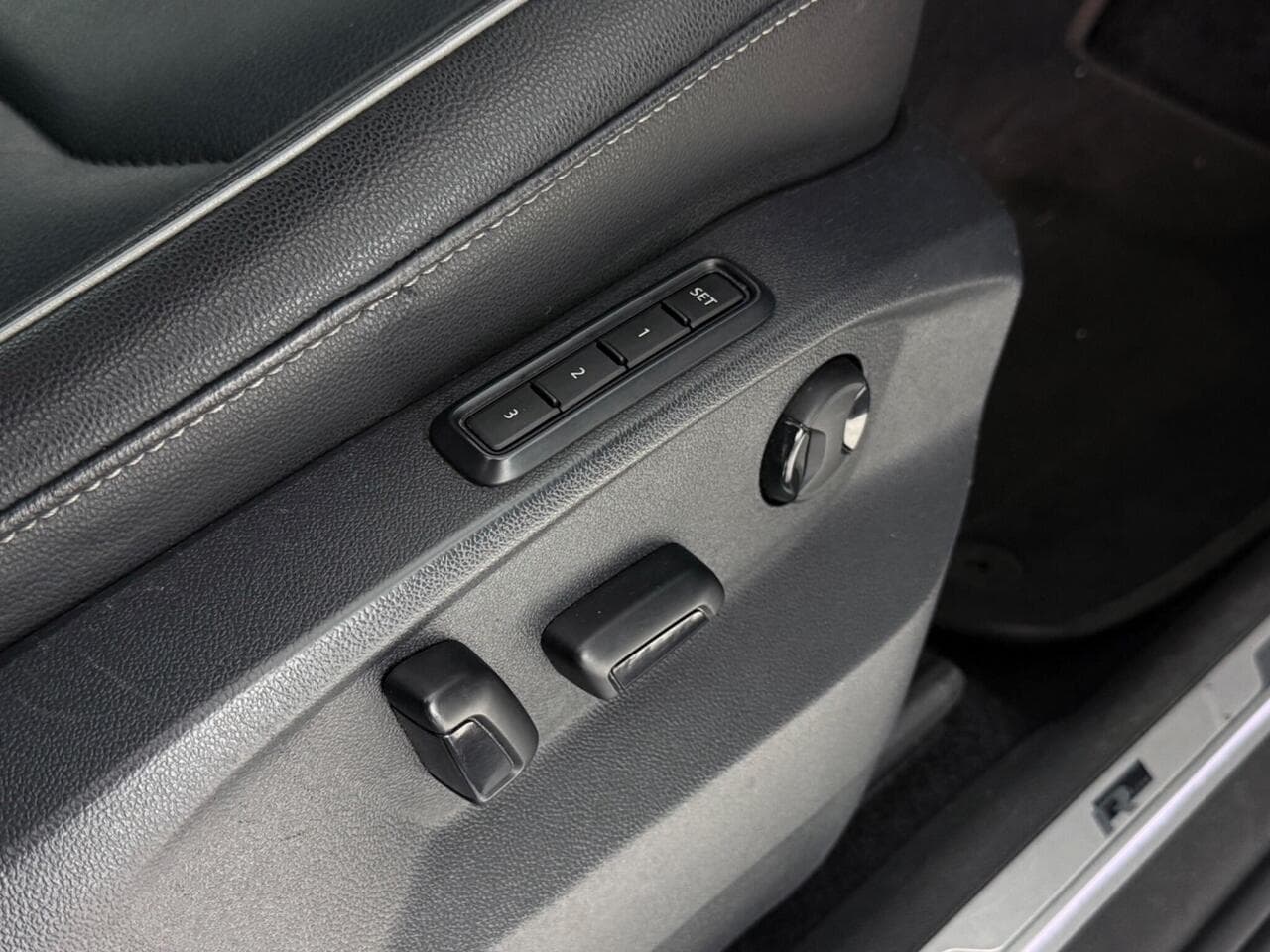 Volkswagen Tiguan thumbnail Misc Controls