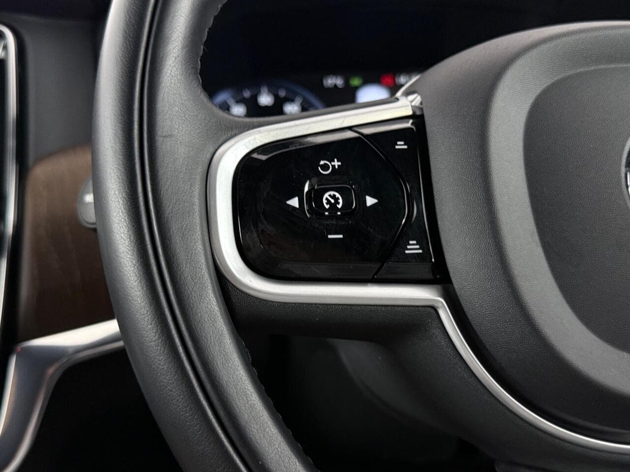 Volvo V90 thumbnail Misc Controls