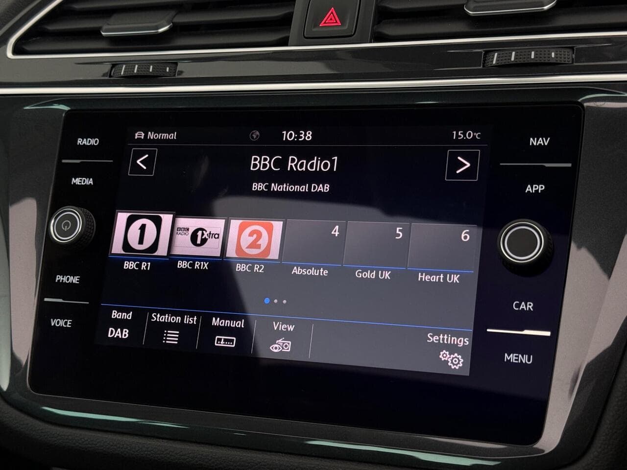 Volkswagen Tiguan thumbnail Infotainment System