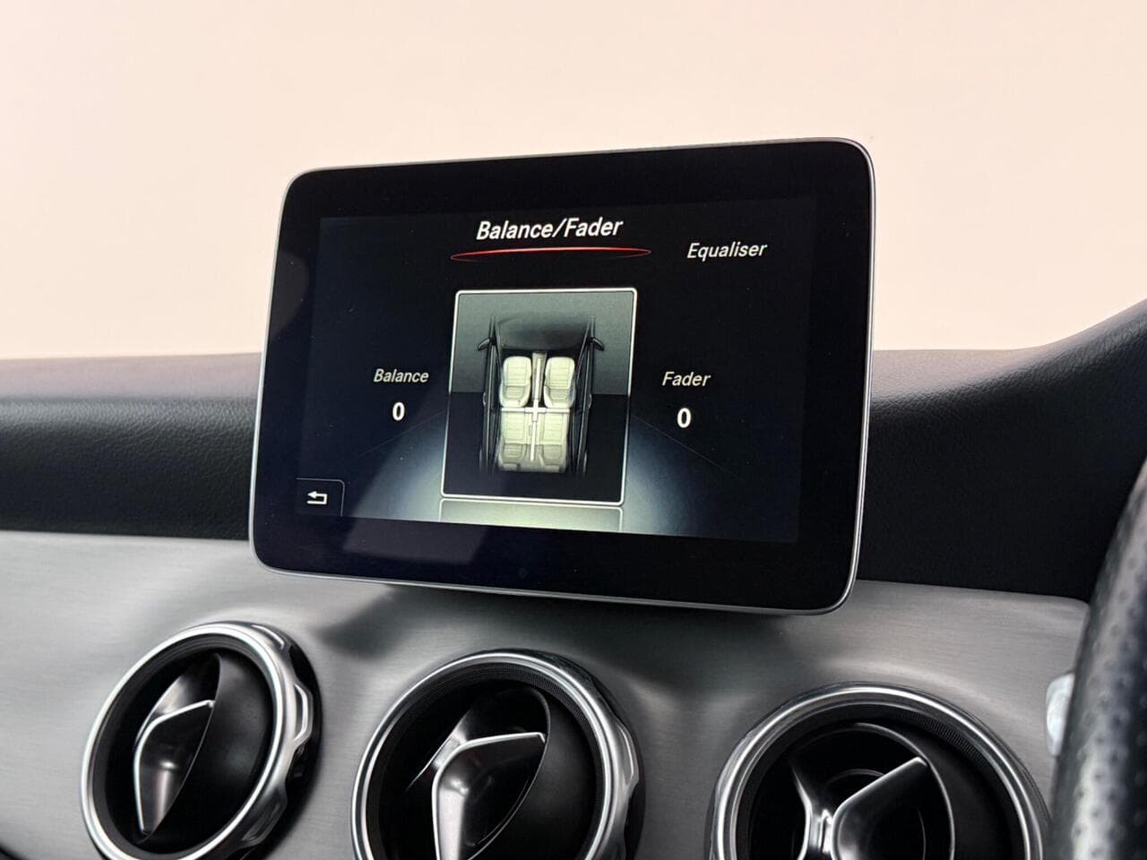 Mercedes-Benz GLA thumbnail Infotainment System