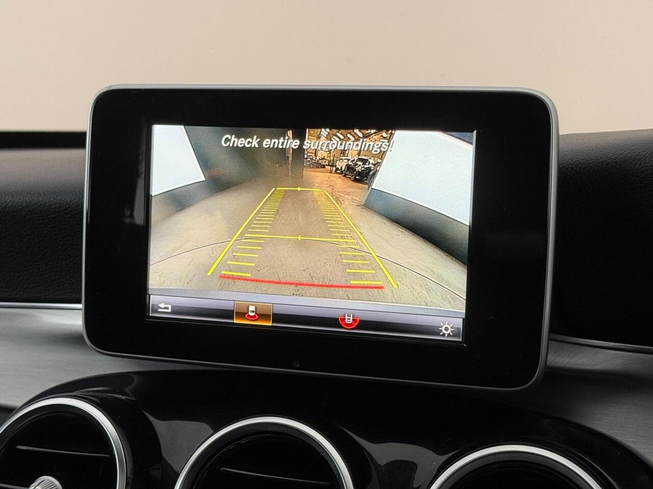 Mercedes-Benz C Class thumbnail Infotainment System